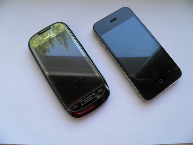 Ukradł i zniszczył telefon wart 4 tys. zł