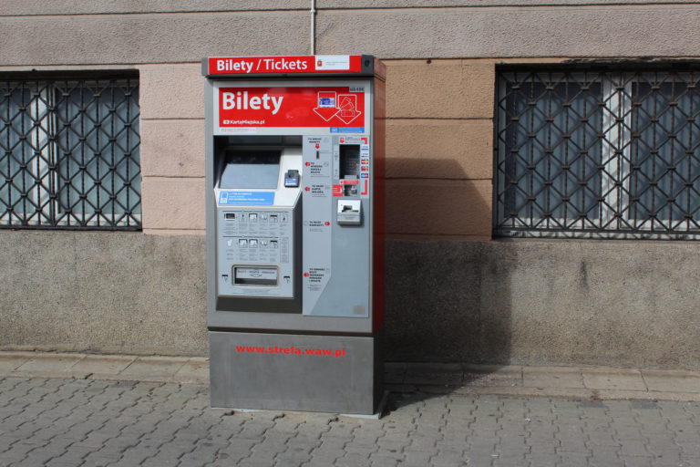 Nowy biletomat przy PKP Kasprzaka