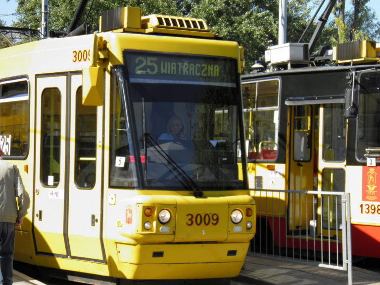 Warszawiacy coraz bardziej lubią tramwaje