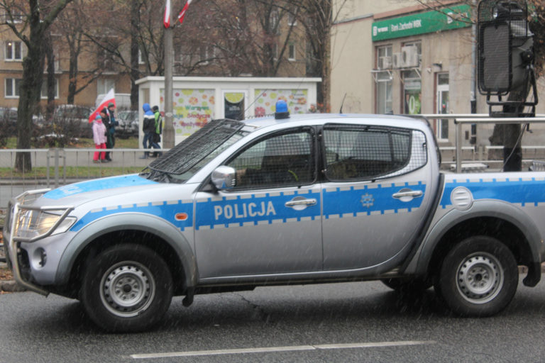 Atakowali i obrażali policjantów