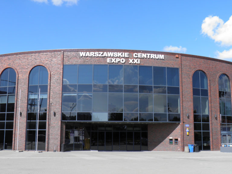 Kontenery dla bezdomnych przed EXPO XXI?