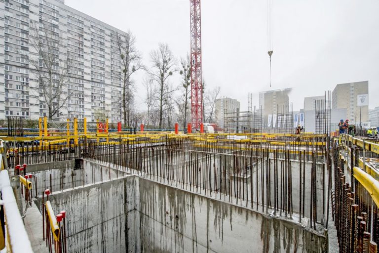 Mennica Legacy Tower wychodzi nad ziemię