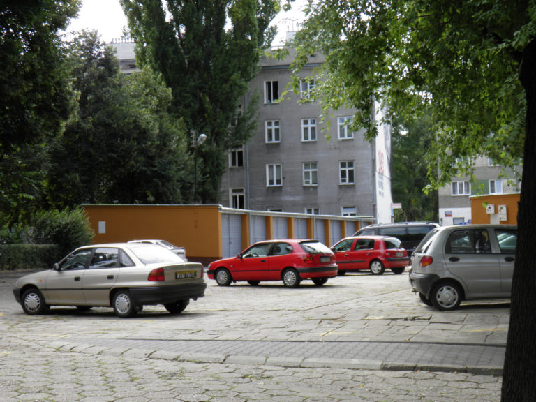 Koniec parkingowej samowolki na wolskich podwórkach