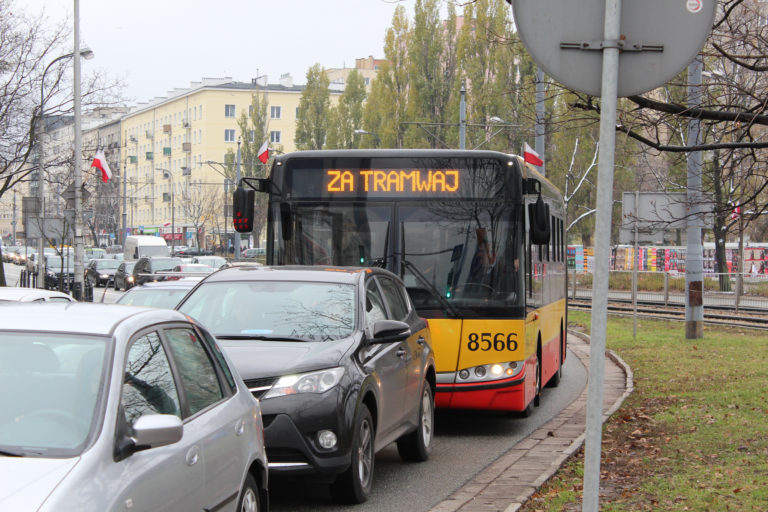 Obchody 74. rocznicy Powstania Warszawskiego w komunikacji miejskiej