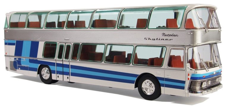 Włamali się do autobusu
