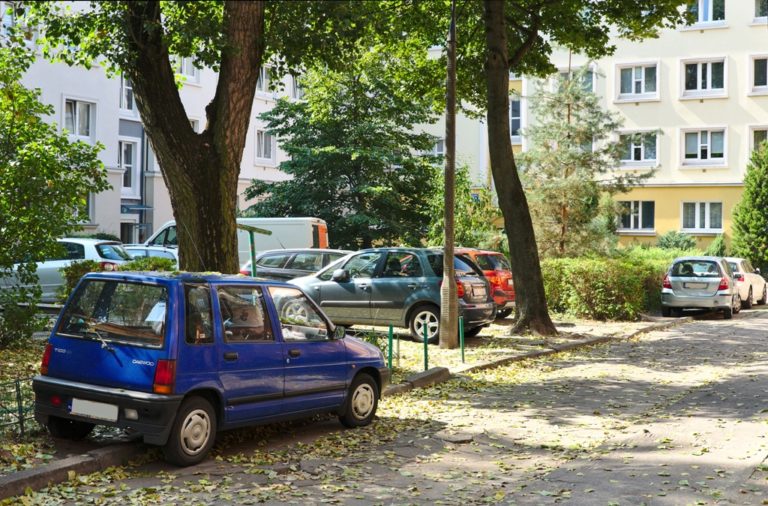 Dzielnica i straż miejska w walce z nielegalnym parkowaniem