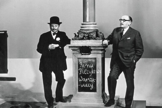 Stefan Wiechecki i Stefan Friedmann w kadrze z filmu dokumentalnego pt. Podróż w XXX lecie - 1974 r.