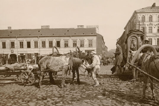 Targ na placu Grzybowskim pod koniec XIX wieku Fot. Archiwum Państwowe