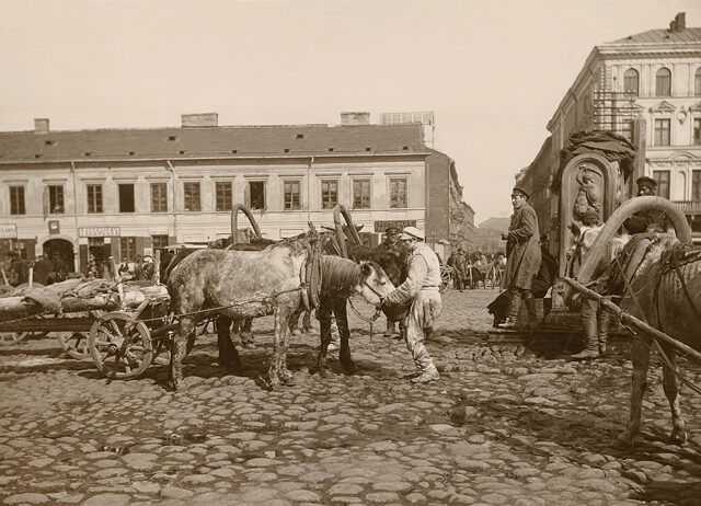 Targ na placu Grzybowskim pod koniec XIX wieku Fot. Archiwum Państwowe