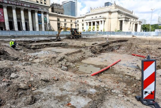Fragmenty dawnej Warszawy na placu Centralnym Fot. S. Pulcyn UM Warszawa