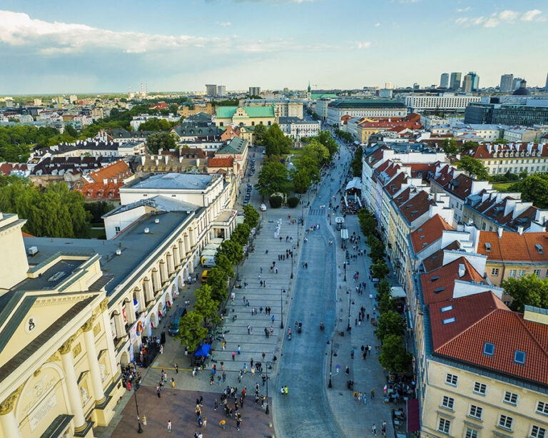 Weekendowy deptak na Krakowskim Przedmieściu