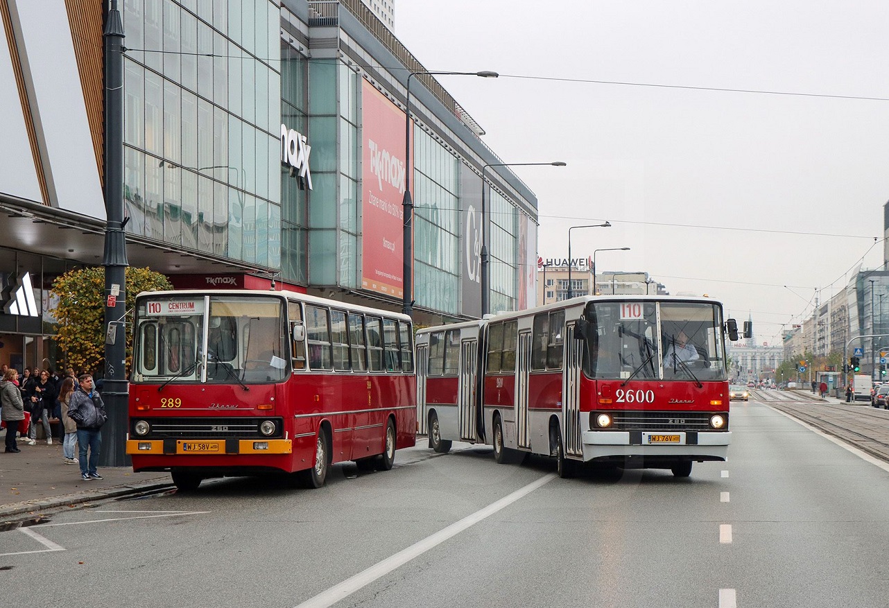 Ikarus 260 i 280 na ul. Marszałkowskiej  Fot. Leszek Peczyński