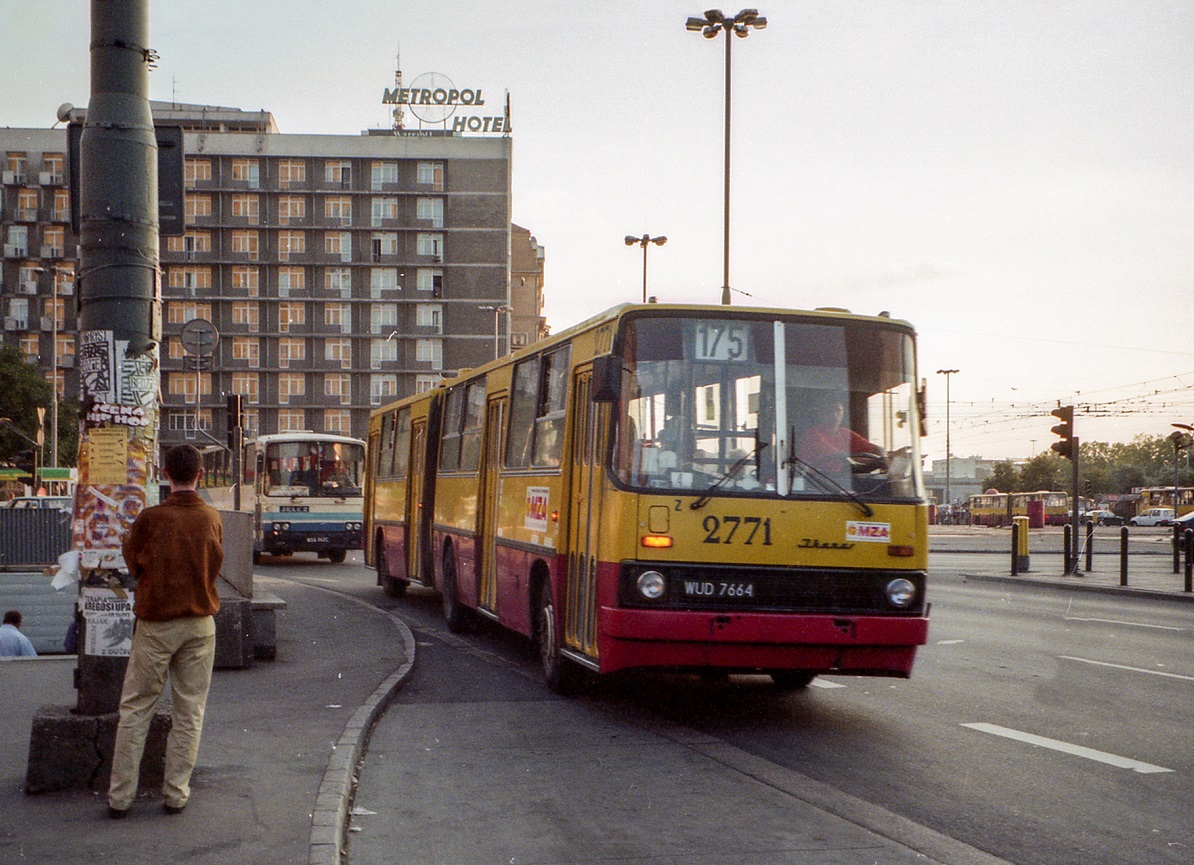 Ikarus 280 na Al. Jerozolimskich Fot Robert Człapiński