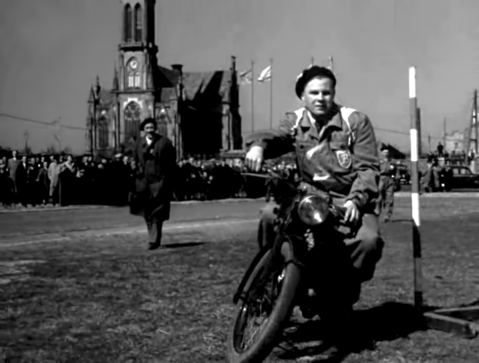 Zawody motocyklowe na stadionie Budowlanych - 1951 r.