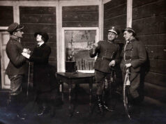 Stefan Wiechecki (z lewej strony) na scenie Teatru Popularnego - 1925 r. Fot. Zbiory spadkobierców pisarza