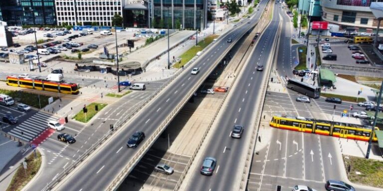 Tramwajarze na rondzie Czterdziestolatka i Obozowej