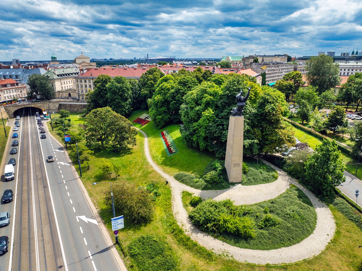 Nike i panorama Warszawy   Fot. C. Warś UM Warszawa